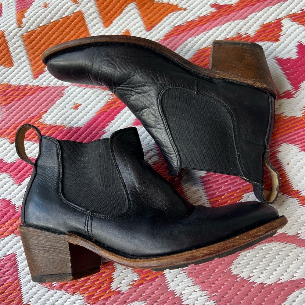 Gee’Wawa Handmade Black Leather Ankle Boots, Women’s size 10